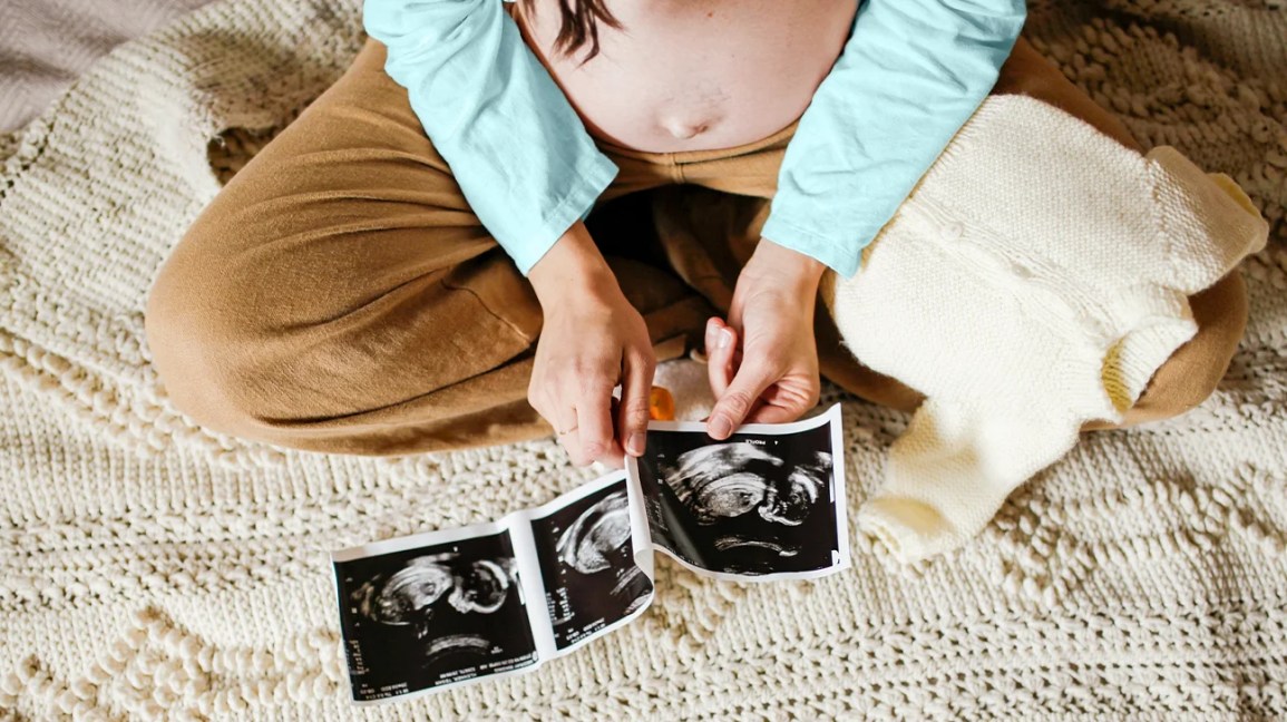 pregnant belly and ultrasound images