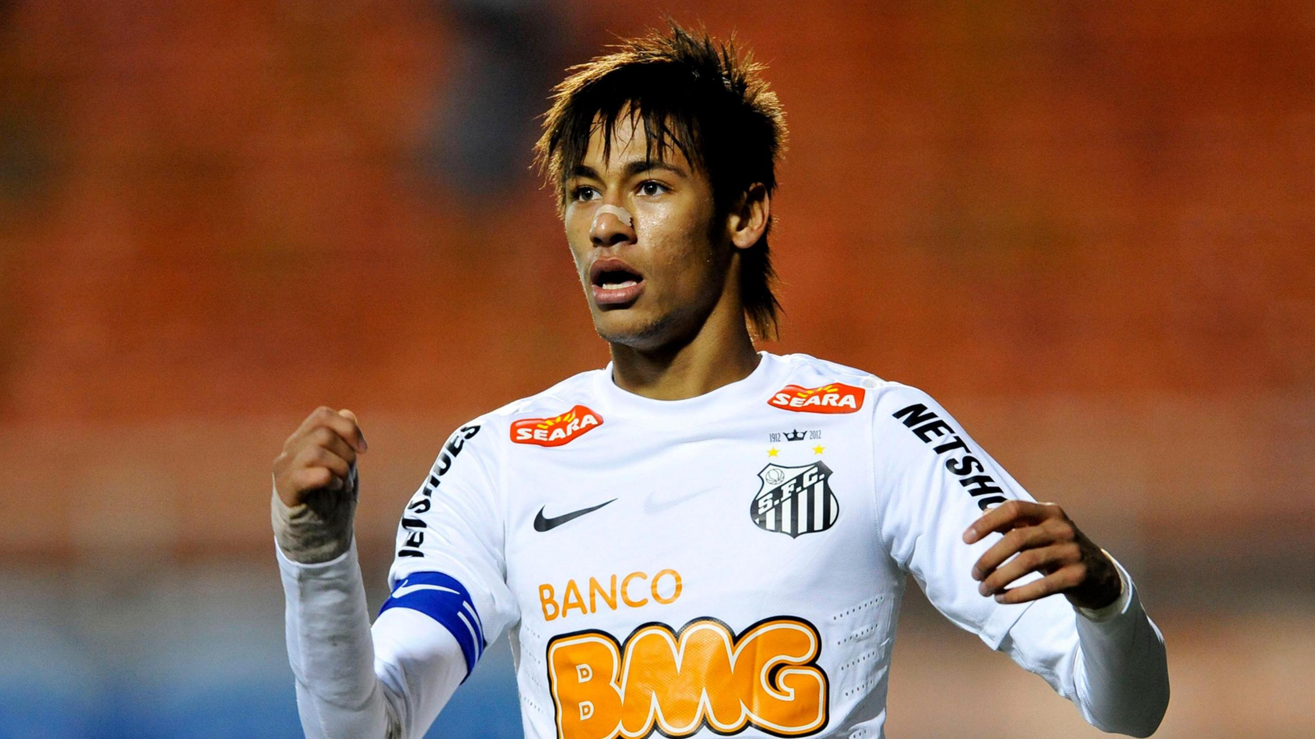 A 20-year-old Neymar playing for Santos in 2012