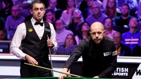 Ronnie O'Sullivan and Barry Hawkins