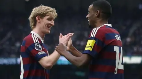 Anthony Gordon and Alexander Isak celebrate during Newcastle's Premier League match at Tottenham