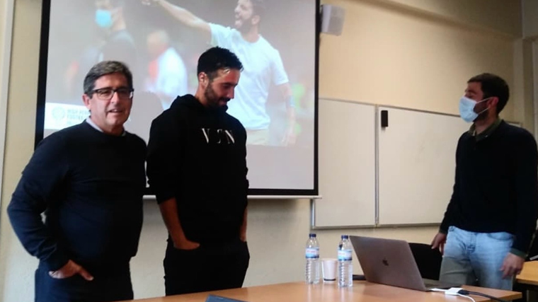 Amorim (second left) with Professor Antonio Veloso (left) at the University of Lisbon