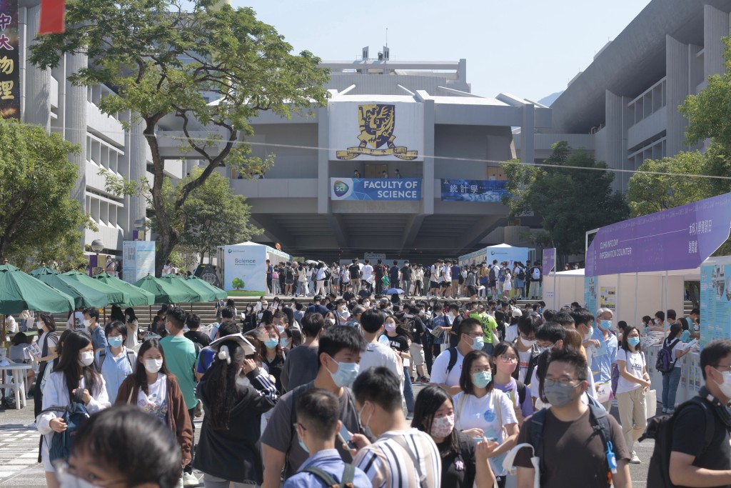 每年均有不少非本地生申請入讀中大。資料圖片