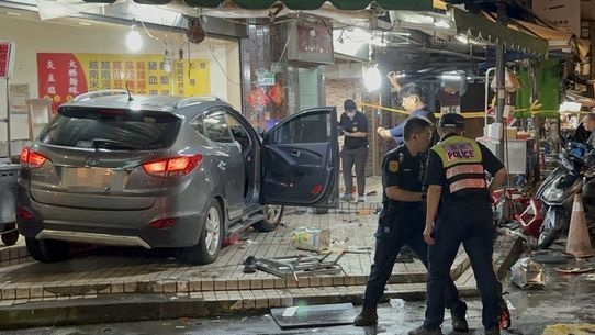 台北15歲少年無牌駕車撞麵線店，3死2燙傷。  ETtoday