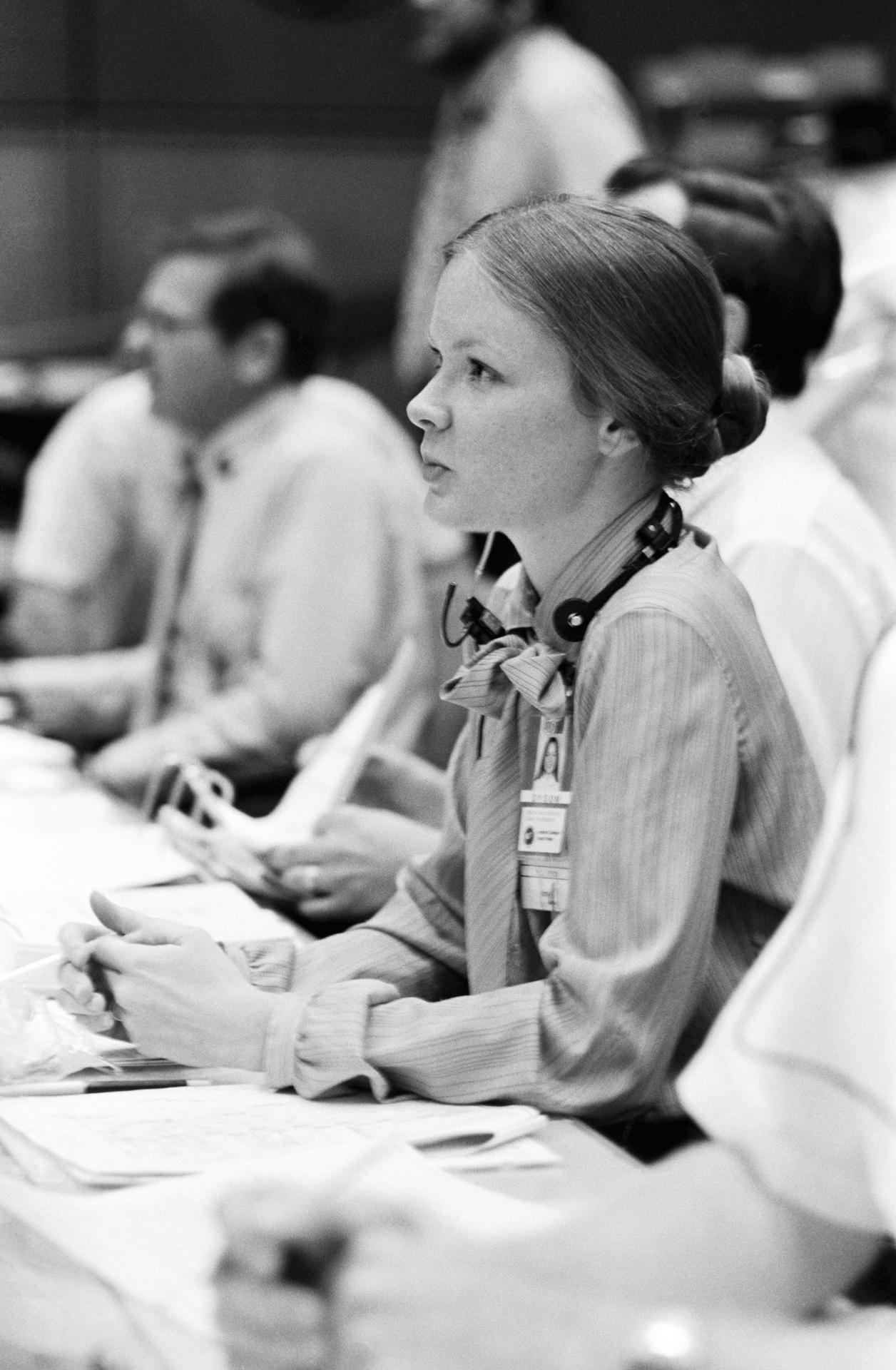 MISSION OPERATIONS CONTROL ROOM (MOCR) (STS-4) - DYSON, THORNTON E., MS. (MISSION CONTROL CENTER [MCC] - JSC