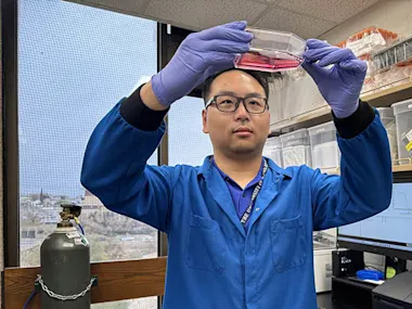 Dr Wilson Poon in his lab at the University of Texas at El Paso, where he is Assistant Professor of Biomedical Engineering.