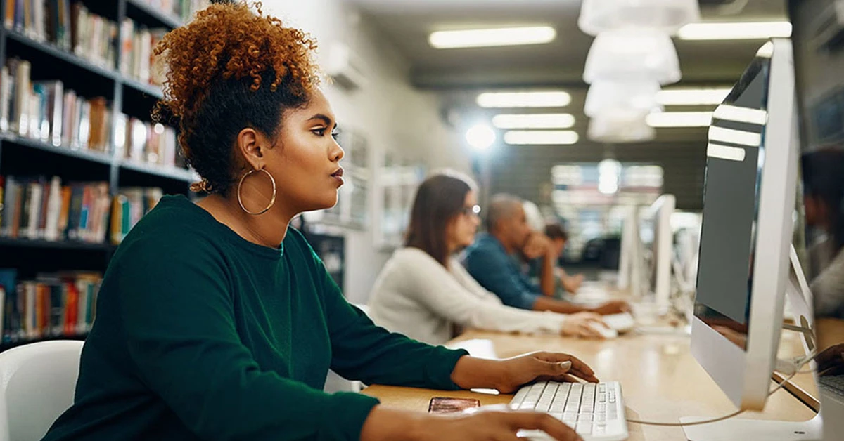 woman working at the computer