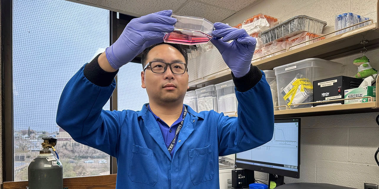 Dr Wilson Poon, Assistant Professor of Biomedical Engineering at the University of Texas at El Paso, in his lab.