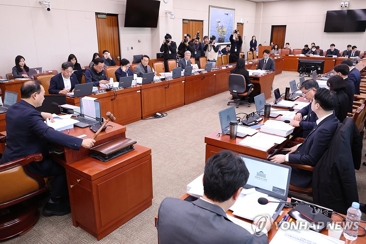 반도체법, 결국 산업소위 통과 불발…'주52시간제 예외' 이견