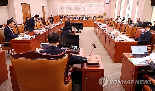 법사소위, '명태균 특검법' 상정…野, 24일 재논의 후 의결 방침