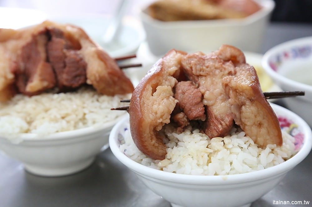 彰化美食｜魚市爌肉飯~彰化魚市場旁的超人氣爌肉飯!肥肥嫩嫩ㄟ爌肉好銷魂阿!!