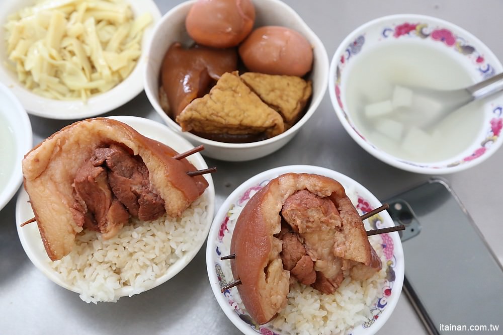 彰化美食｜魚市爌肉飯~彰化魚市場旁的超人氣爌肉飯!肥肥嫩嫩ㄟ爌肉好銷魂阿!!