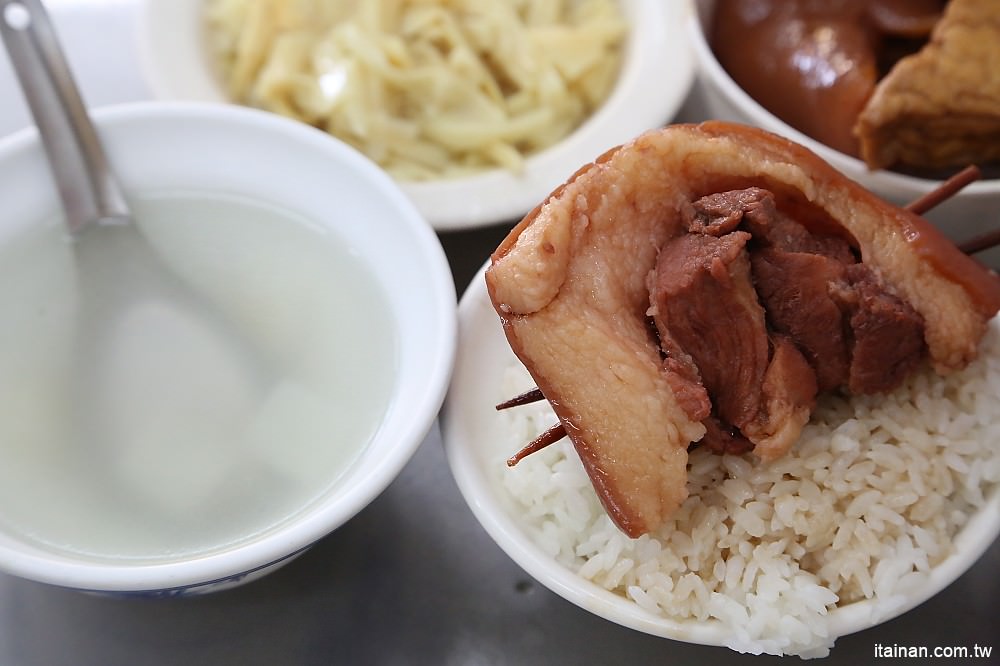 彰化美食｜魚市爌肉飯~彰化魚市場旁的超人氣爌肉飯!肥肥嫩嫩ㄟ爌肉好銷魂阿!!