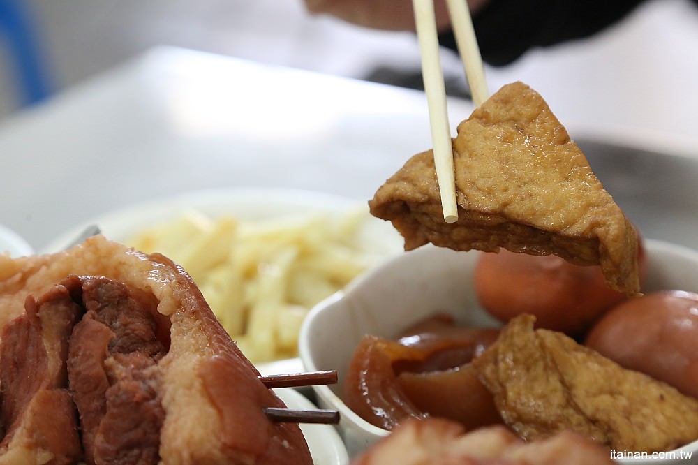 彰化美食｜魚市爌肉飯~彰化魚市場旁的超人氣爌肉飯!肥肥嫩嫩ㄟ爌肉好銷魂阿!!