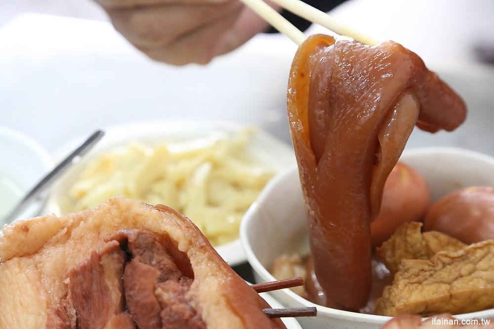 彰化美食｜魚市爌肉飯~彰化魚市場旁的超人氣爌肉飯!肥肥嫩嫩ㄟ爌肉好銷魂阿!!