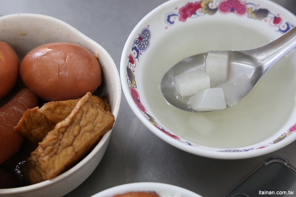 彰化美食｜魚市爌肉飯~彰化魚市場旁的超人氣爌肉飯!肥肥嫩嫩ㄟ爌肉好銷魂阿!!