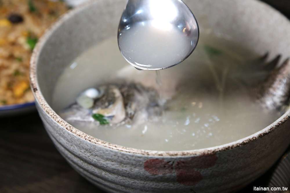 台南美食｜炒出鑊氣與台南味的火爆小卷炒飯，結合台南道地小吃炒鱔魚的厲害炒飯!『佑師-絕鼎炒飯專門店』