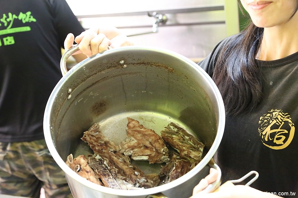 台南美食｜炒出鑊氣與台南味的火爆小卷炒飯，結合台南道地小吃炒鱔魚的厲害炒飯!『佑師-絕鼎炒飯專門店』