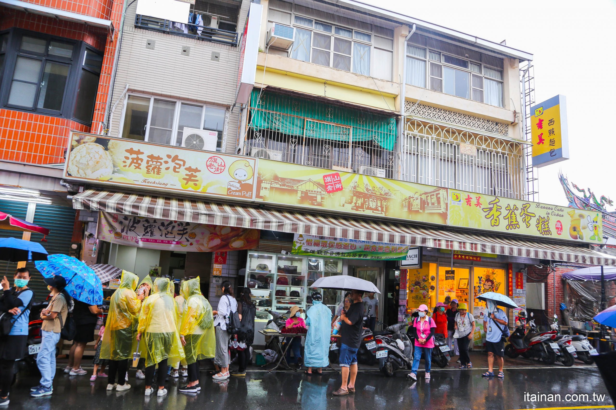 高雄旅遊景點｜旗幻山城的老派時光！不帶現金之旗山老街一日老派約會!旗山老街、特色小吃、伴手禮、旗山車站、VR體驗、手作龍鬚糖、香蕉蛋捲!