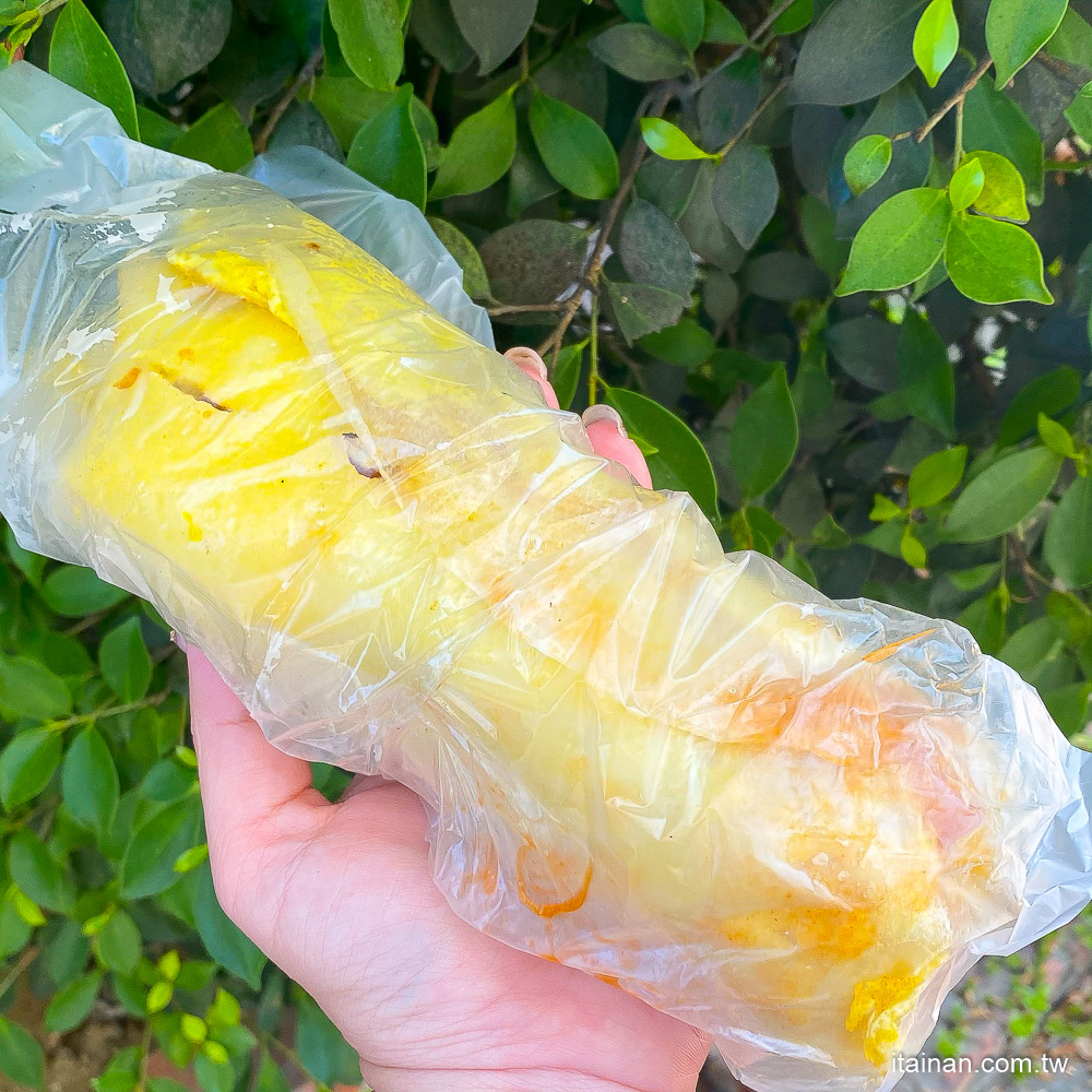 飄香超過一甲子的油炸鬼!台南這家油條超熱門，晚來吃不到「府連東路37號手工肉包饅頭」｜府連東路無名早點｜台南早餐推薦｜燒餅油條