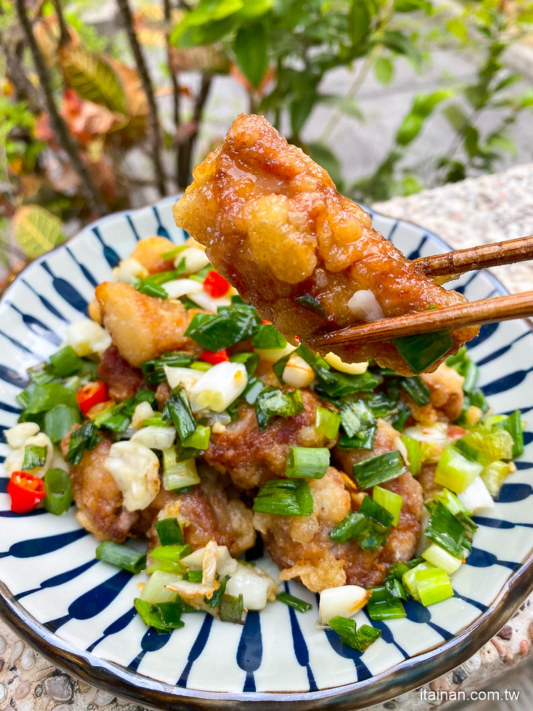 自己動手做料理｜新手也會做「椒鹽排骨」，鹹香下酒又下飯，不用去熱炒店也能吃囉!!｜椒鹽排骨作法｜椒鹽排骨食譜