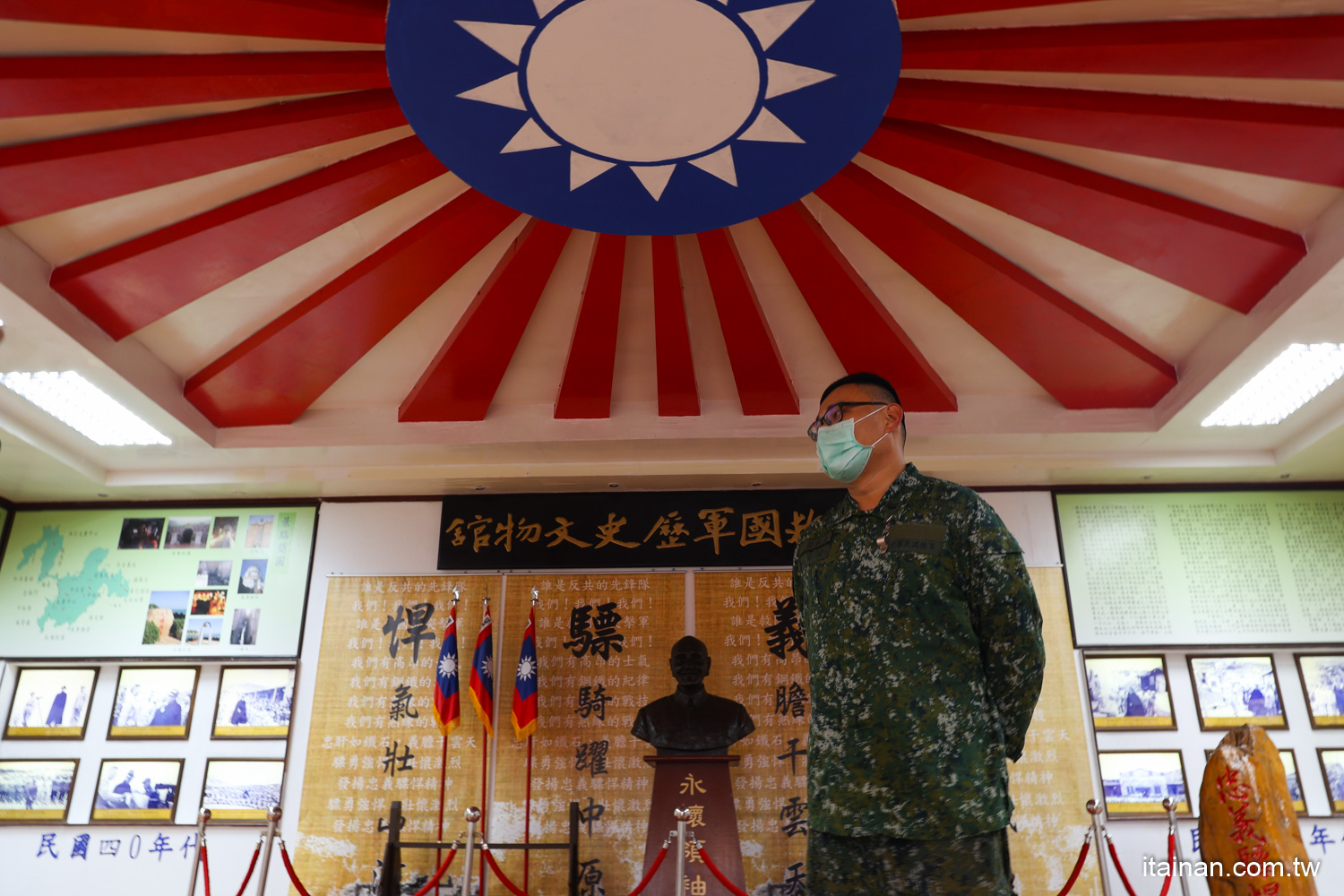 【馬祖景點】一日當兵去~保留珍貴文物，回憶東引軍旅生涯!連江縣東引鄉「陸軍東引地區指揮部隊史館」(舊稱反共救國軍歷史文物館)採預約制開放參觀