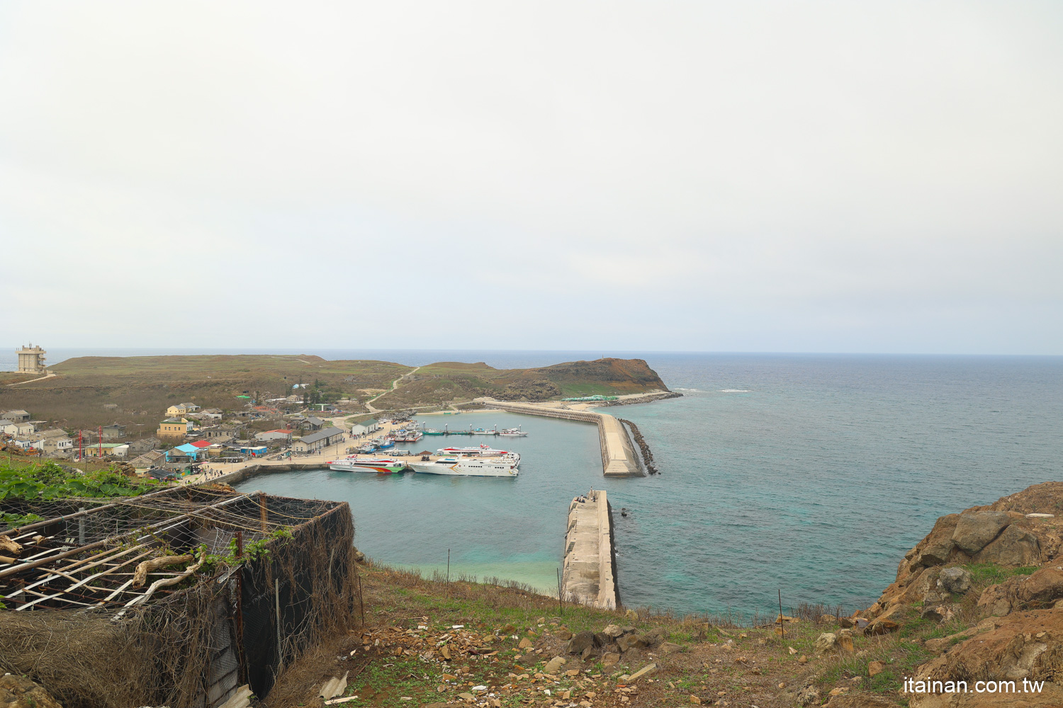 澎湖「春之賞鷗季」南海跳島賞鷗遊程~七美島/東吉嶼/南方四島追燕鷗、澎湖藍洞秘境、雙心石滬一次看!