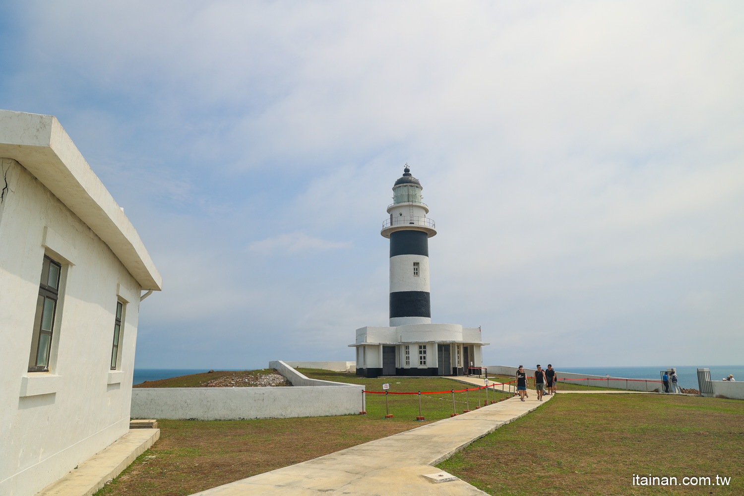 澎湖「春之賞鷗季」南海跳島賞鷗遊程~七美島/東吉嶼/南方四島追燕鷗、澎湖藍洞秘境、雙心石滬一次看!