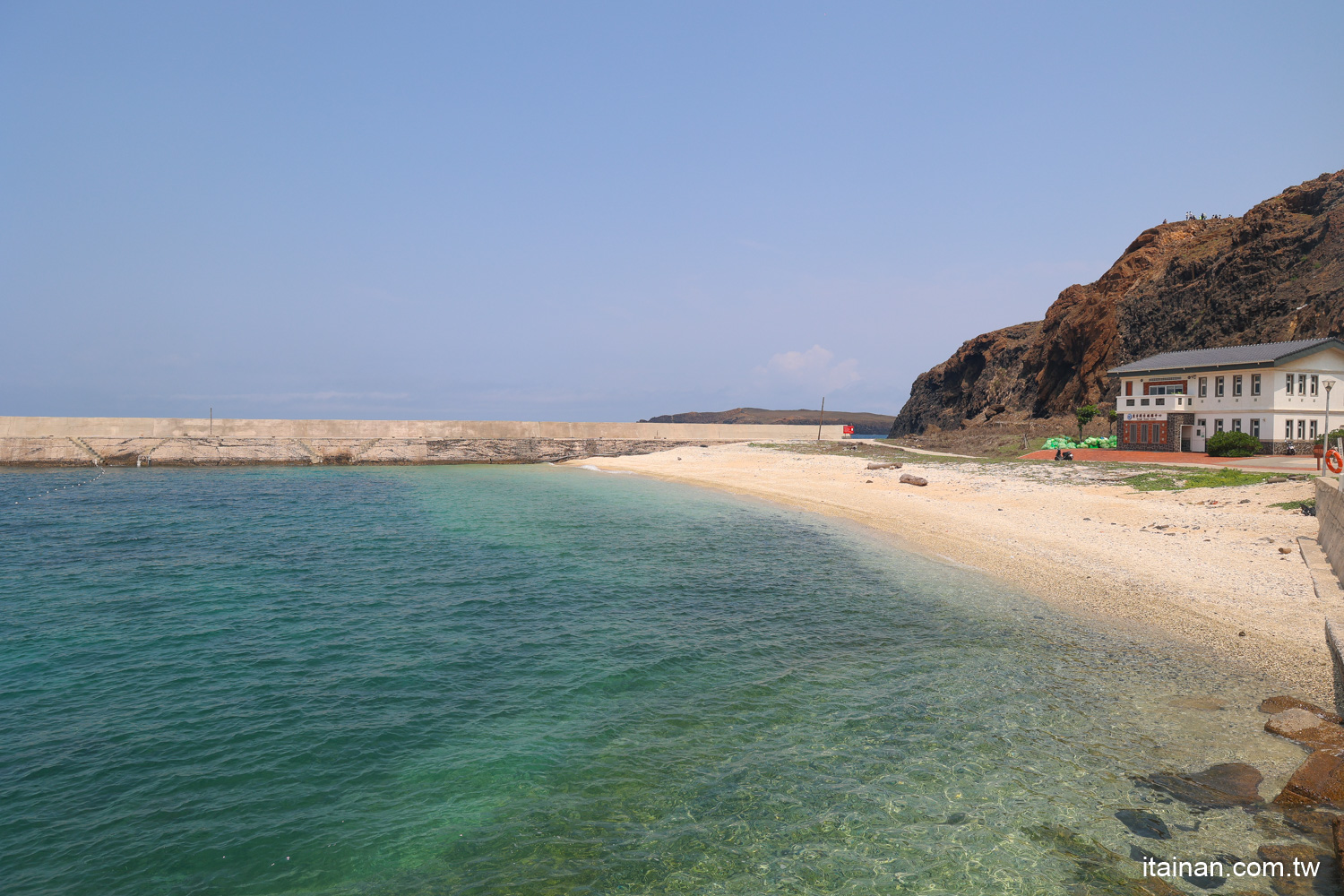 澎湖「春之賞鷗季」南海跳島賞鷗遊程~七美島/東吉嶼/南方四島追燕鷗、澎湖藍洞秘境、雙心石滬一次看!