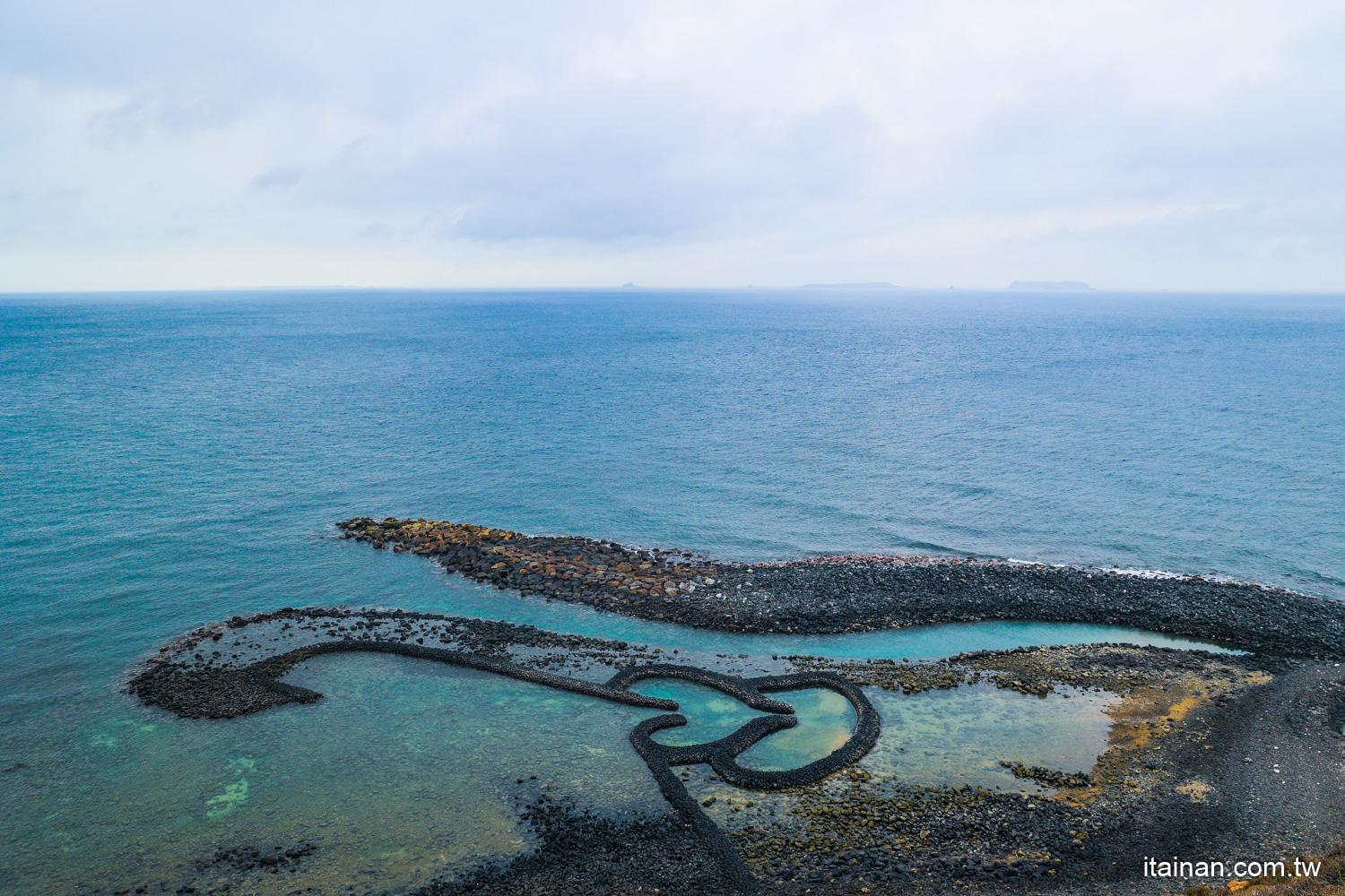 澎湖「春之賞鷗季」南海跳島賞鷗遊程~七美島/東吉嶼/南方四島追燕鷗、澎湖藍洞秘境、雙心石滬一次看!