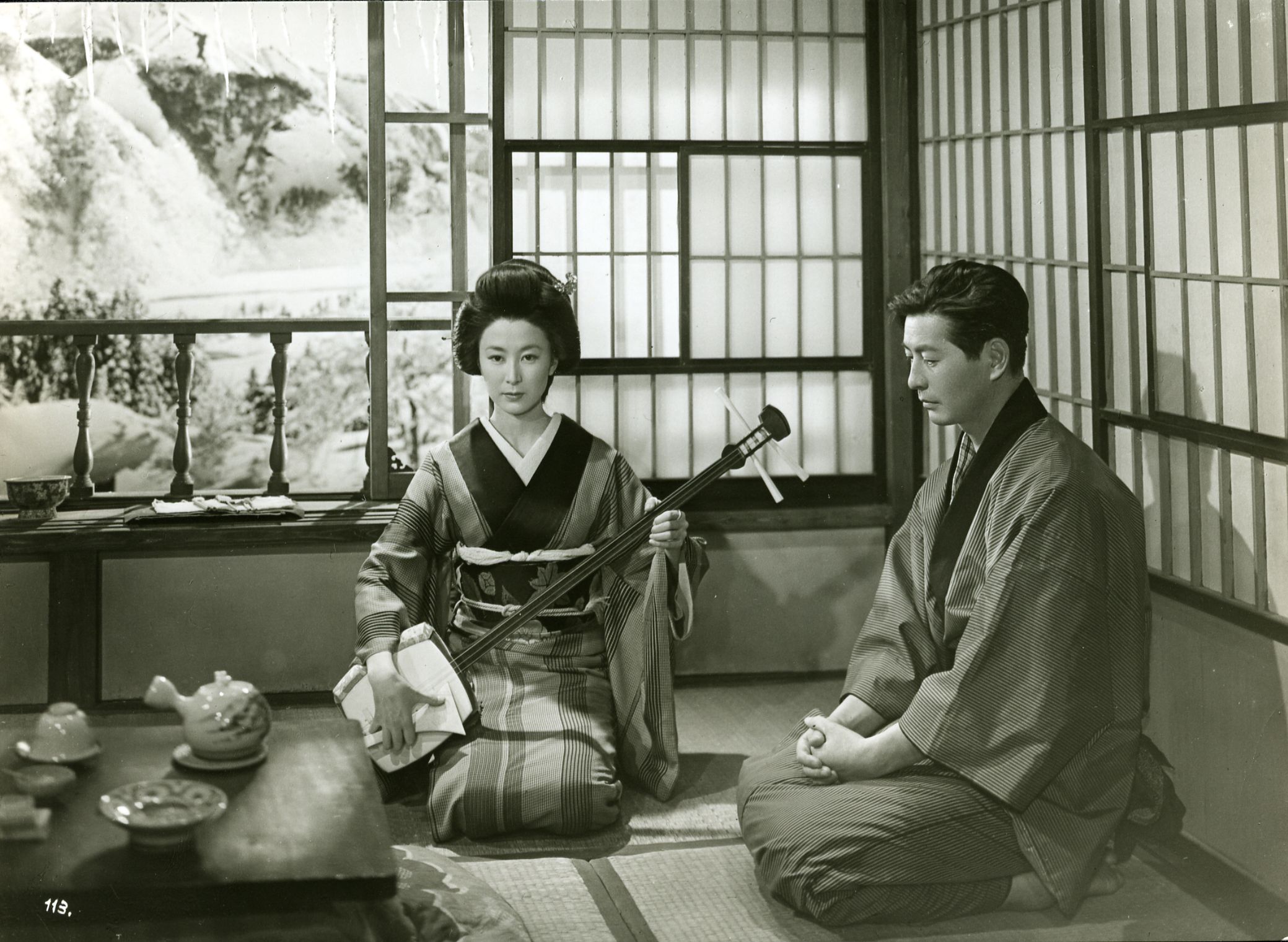 Ryô Ikebe and Keiko Kishi in Snow Country (1957)