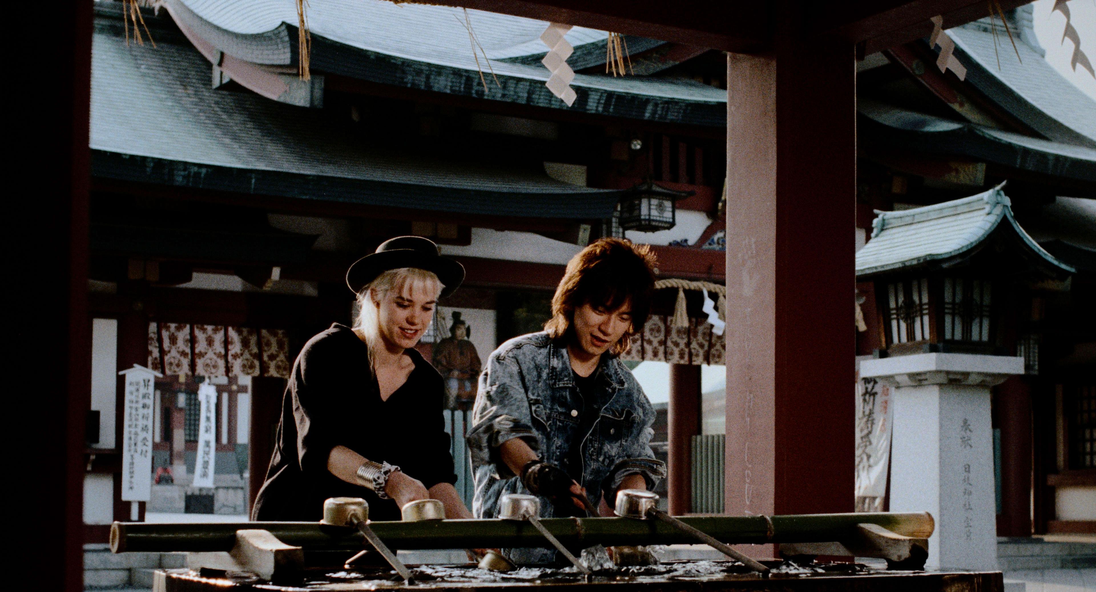 Carrie Hamilton and Diamond Yukai in Tokyo Pop (1988)