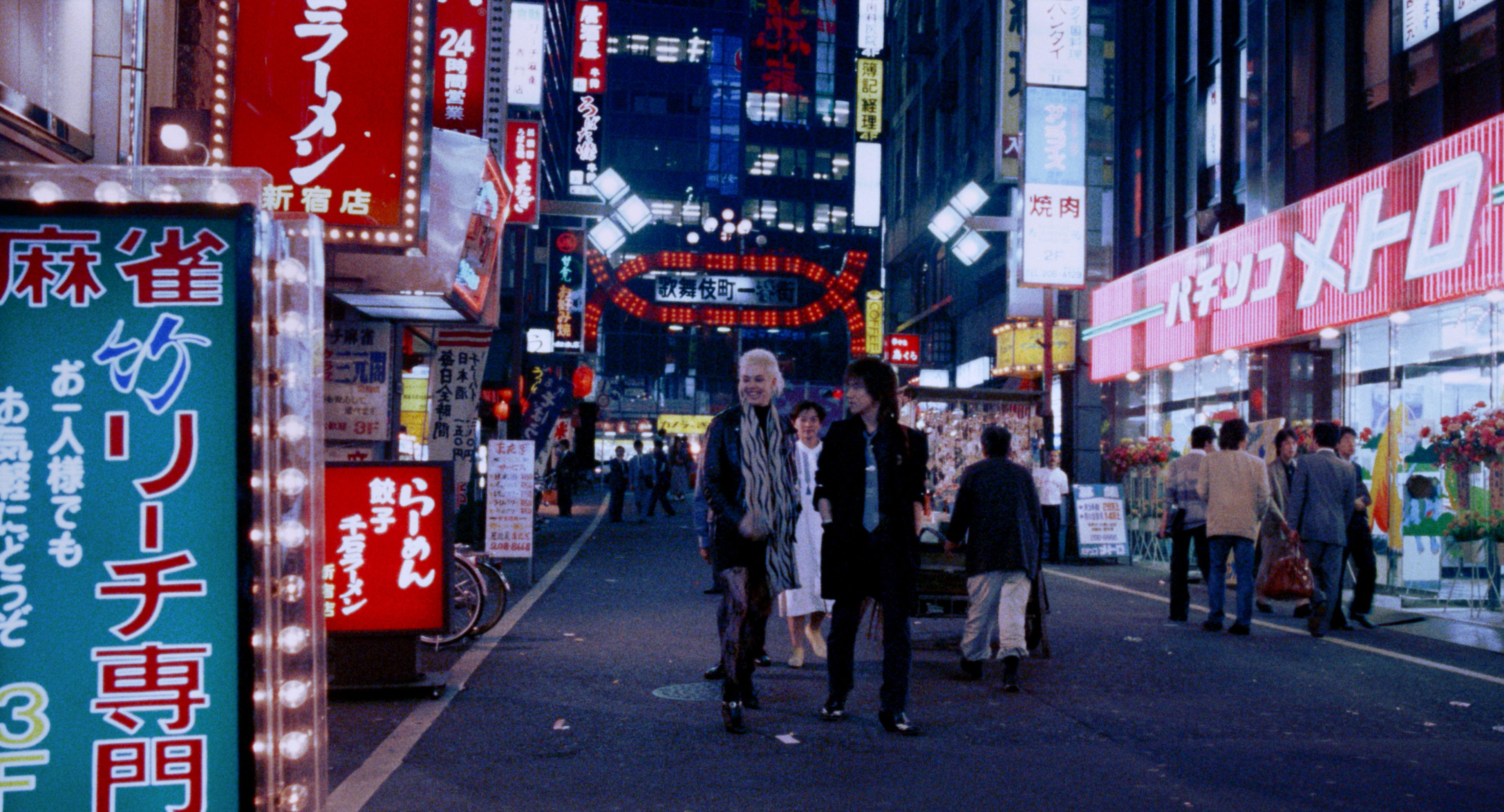 Carrie Hamilton and Diamond Yukai in Tokyo Pop (1988)