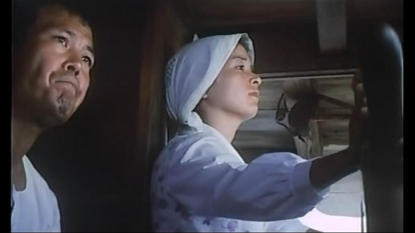 Chieko Baishô and Hisashi Igawa in Home from the Sea (1972)