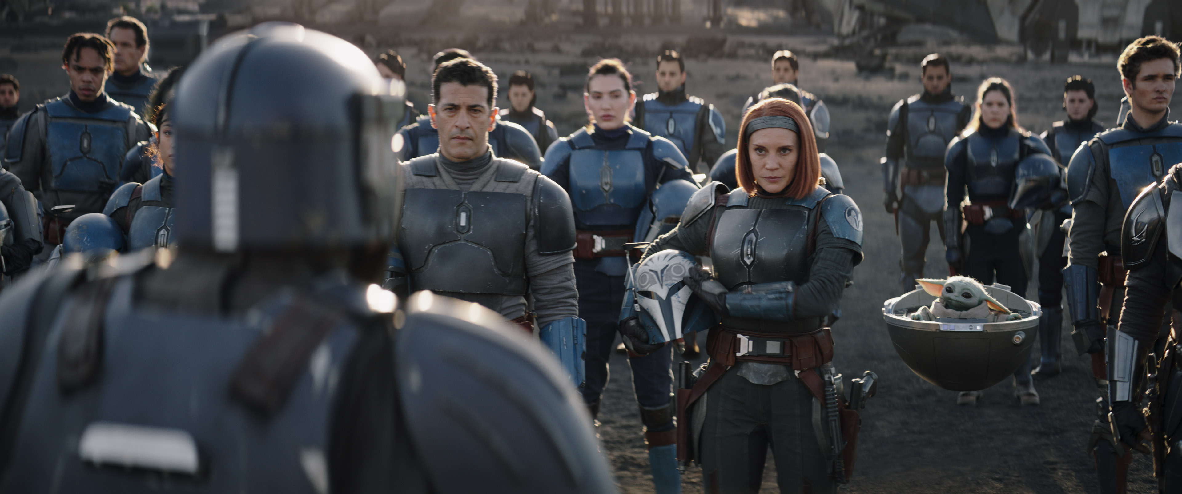 Pedro Pascal, Katee Sackhoff, Tait Fletcher, Simon Kassianides, and Mercedes Varnado in The Mandalorian (2019)