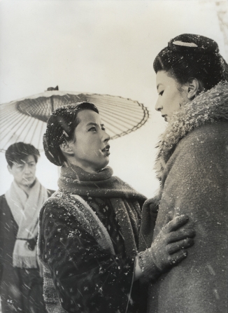 Ryô Ikebe, Keiko Kishi, and Kaoru Yachigusa in Snow Country (1957)