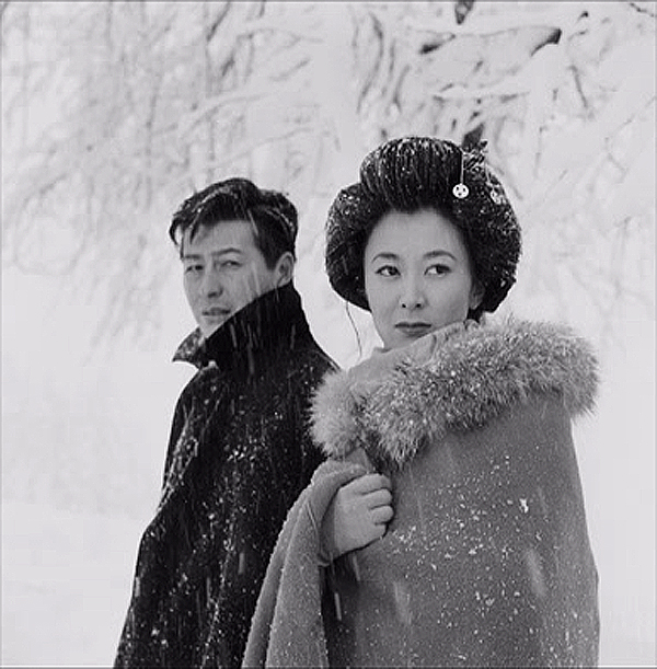 Ryô Ikebe and Keiko Kishi in Snow Country (1957)