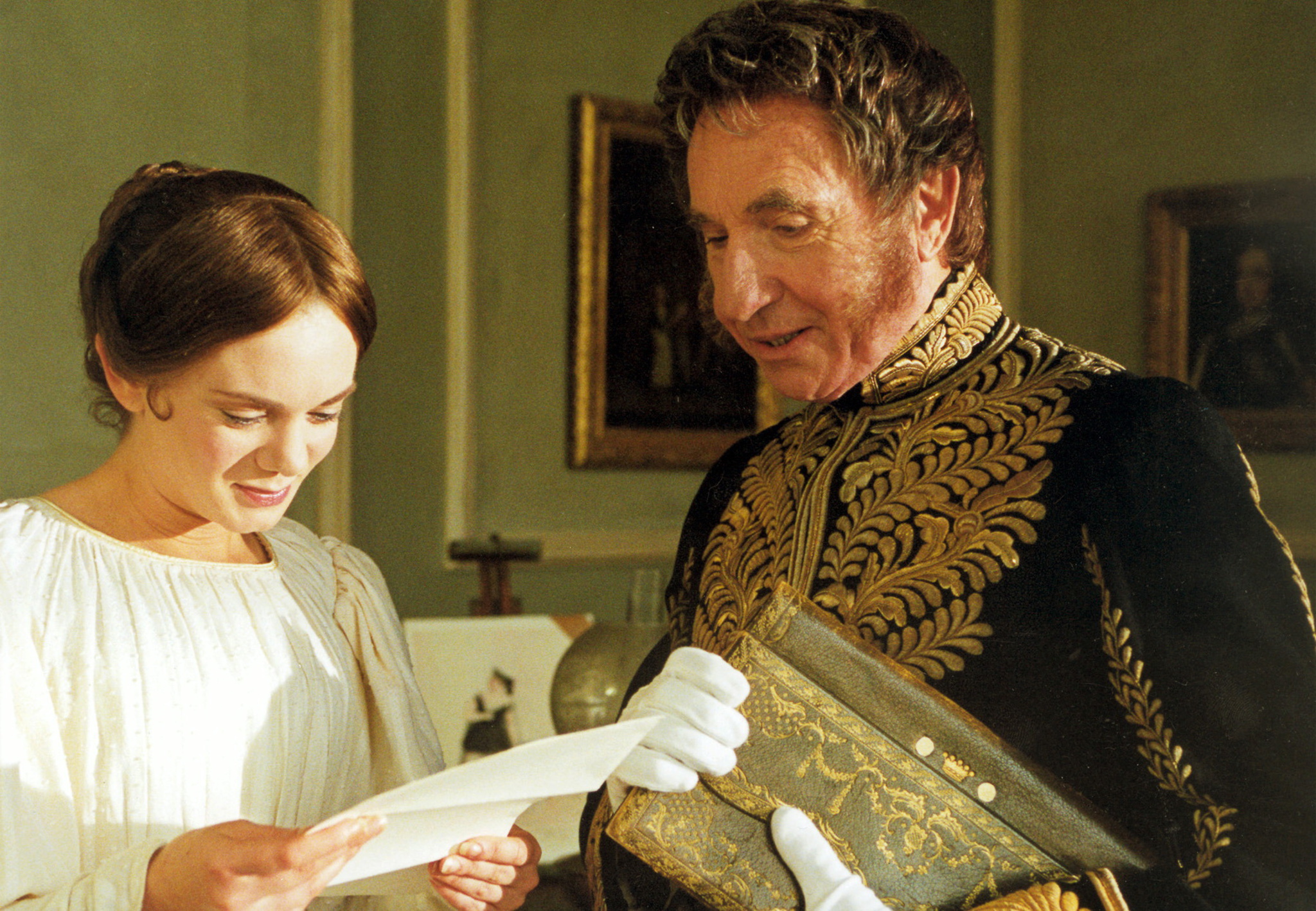 Nigel Hawthorne and Victoria Hamilton in Victoria & Albert (2001)