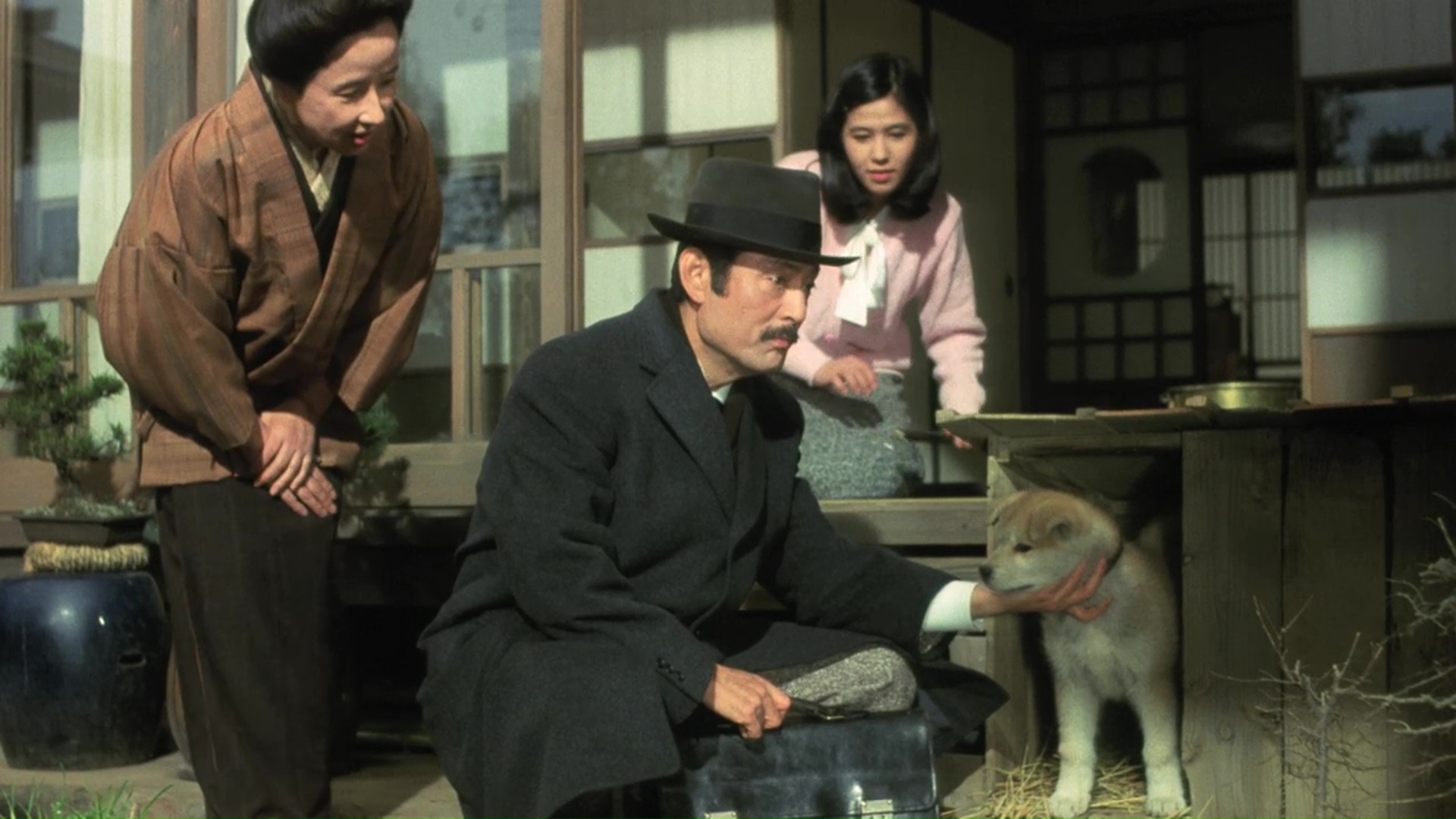 Tatsuya Nakadai, Kaoru Yachigusa, and Mako Ishino in Hachi-ko (1987)