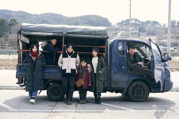 Joe Odagiri, Sôsuke Ikematsu, Kim Min-jae, Choi Hee-Seo, and Kim Ye-eun in The Asian Angel (2021)