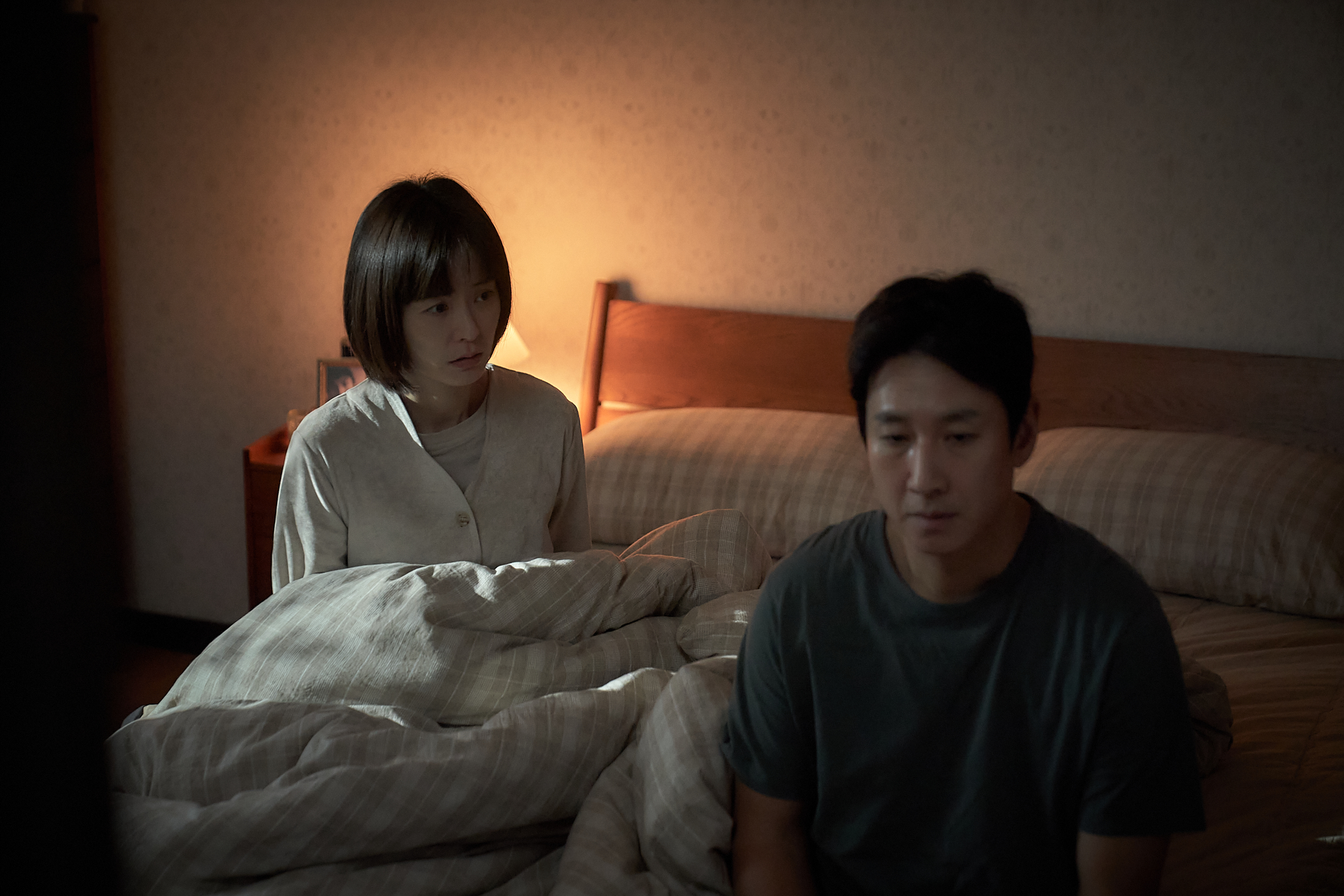 Lee Sun-kyun and Jung Yu-mi in Sleep (2023)