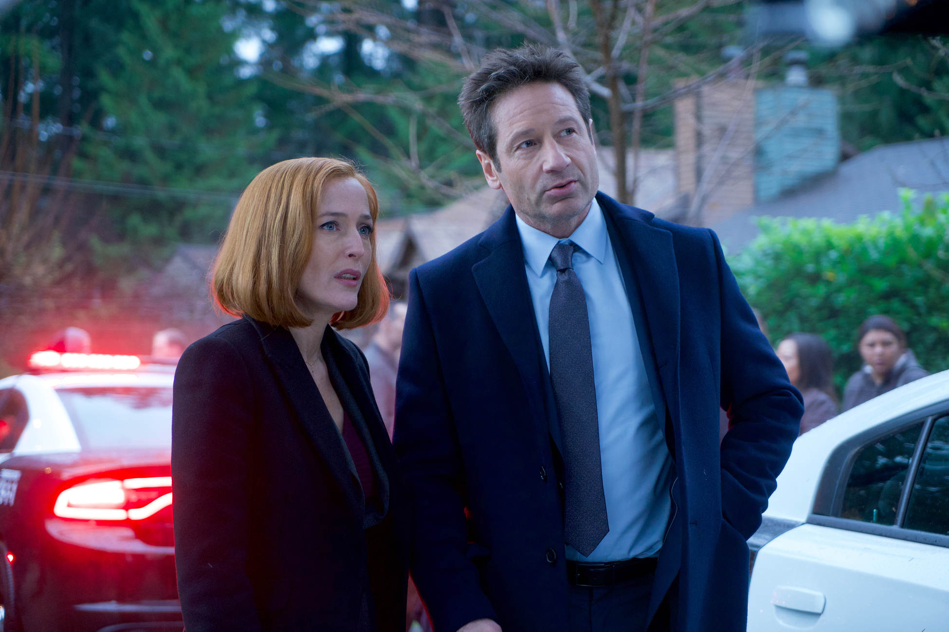 Gillian Anderson and David Duchovny in The X-Files (1993)