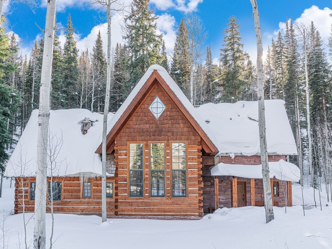 Best Airbnbs for Ski Vacations Across North America