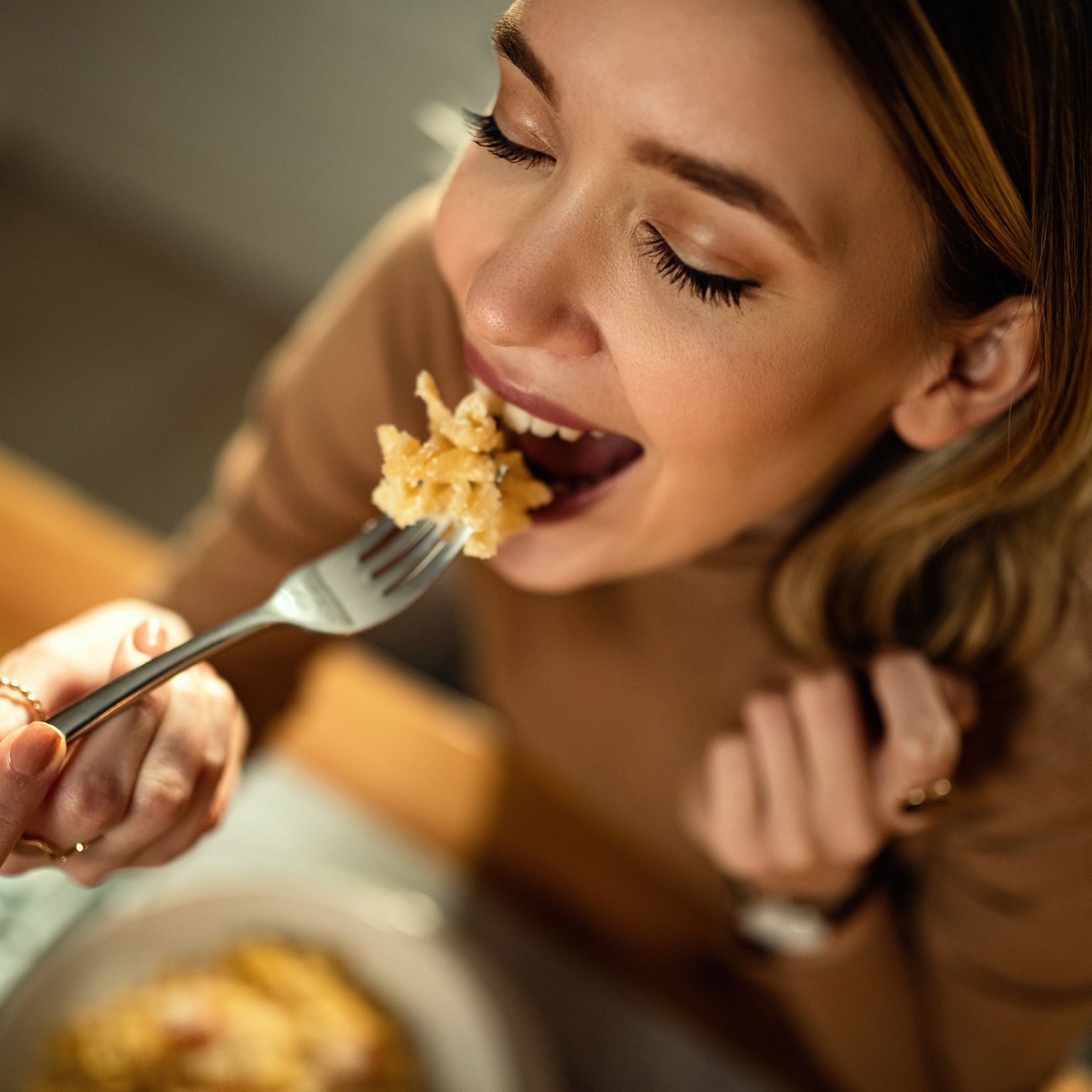 晚餐幾點吃最健康？晚吃和不吃哪一個好？聽聽營養師怎麼說