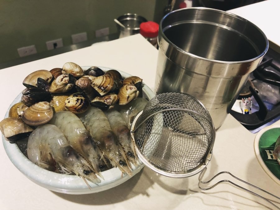 台中西區美食【生 Shabu Shabu 火鍋】涮涮鍋．日式風味．凌晨宵夜場．自製沾醬好涮嘴．海陸鍋/麻油雞/海鮮鍋