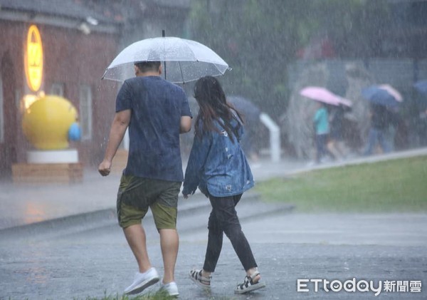 ▲▼大雨，下雨，雷陣雨。（圖／記者屠惠剛攝）