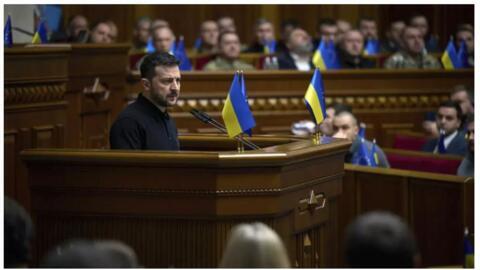 Le président ukrainien, Volodymyr Zelensky s'adresse au Parlement à Kiev, le 16 octobre 2024.