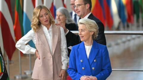 La Presidenta del Consejo italiano, Giorgia Meloni, y Ursula von der Leyen, en Bruselas, el 16 de octubre de 2024.