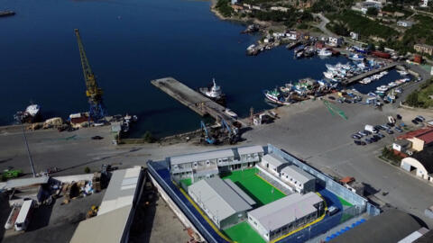 Vista aérea de centro de acolhimento para migrantes em Shengjin, na Albânia. Foto de 4 de junho de 2024. 