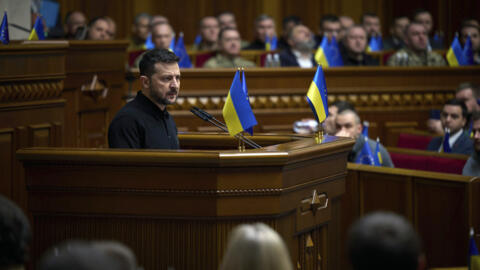 Volodymyr Zelensky apresentou ao Parlamento ucraniano o seu plano para o pós-guerra com a Rússia.