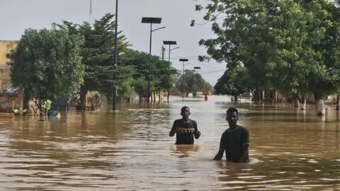 La situation devient de plus en plus préoccupante dans plusieurs villages du Sénégal, alors que les eaux de la Falémé et du fleuve Sénégal continuent d'envahir les habitations. Ballou, octobre 2024.